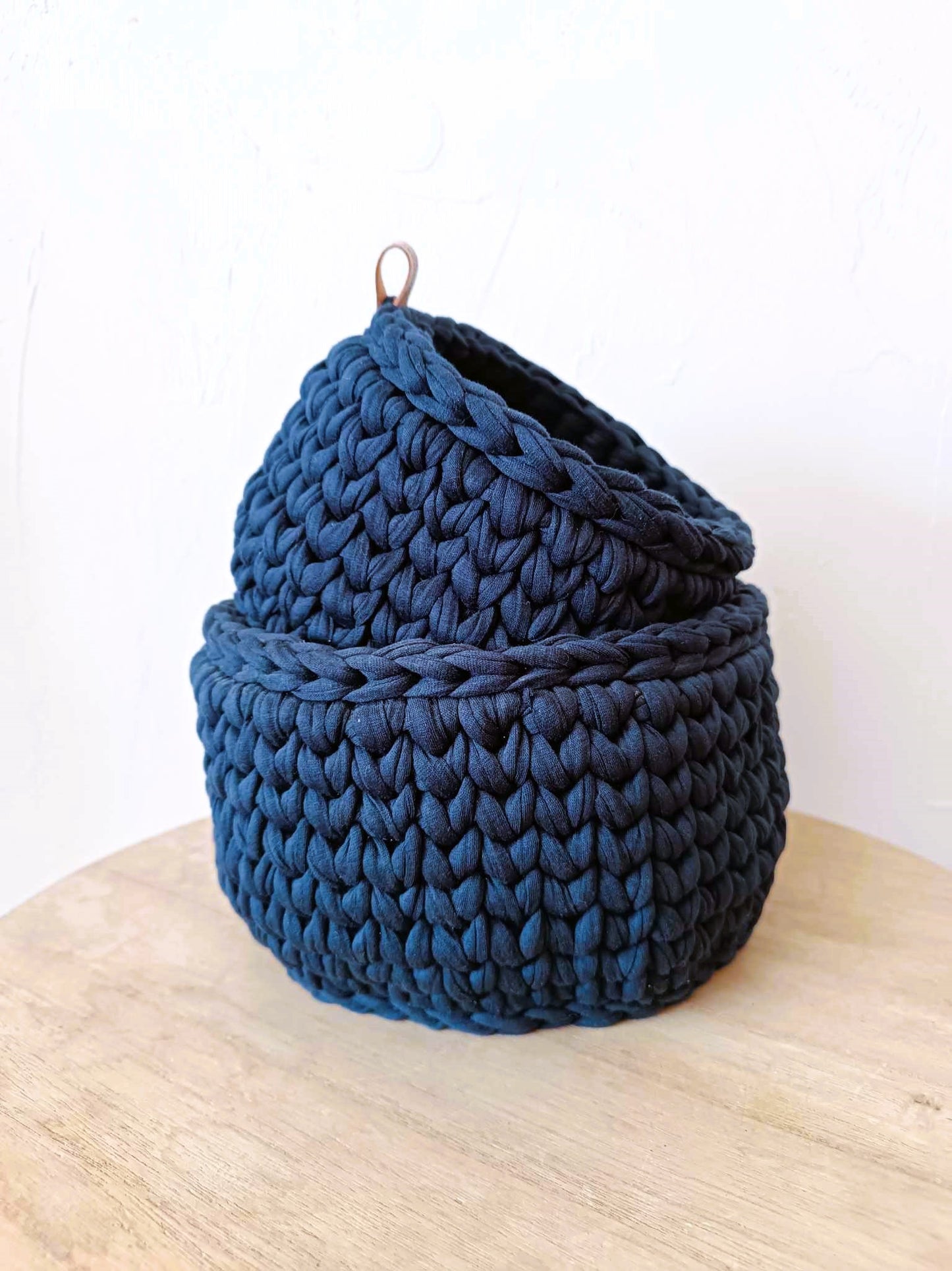 Panier en fil de tee-shirt recyclé.