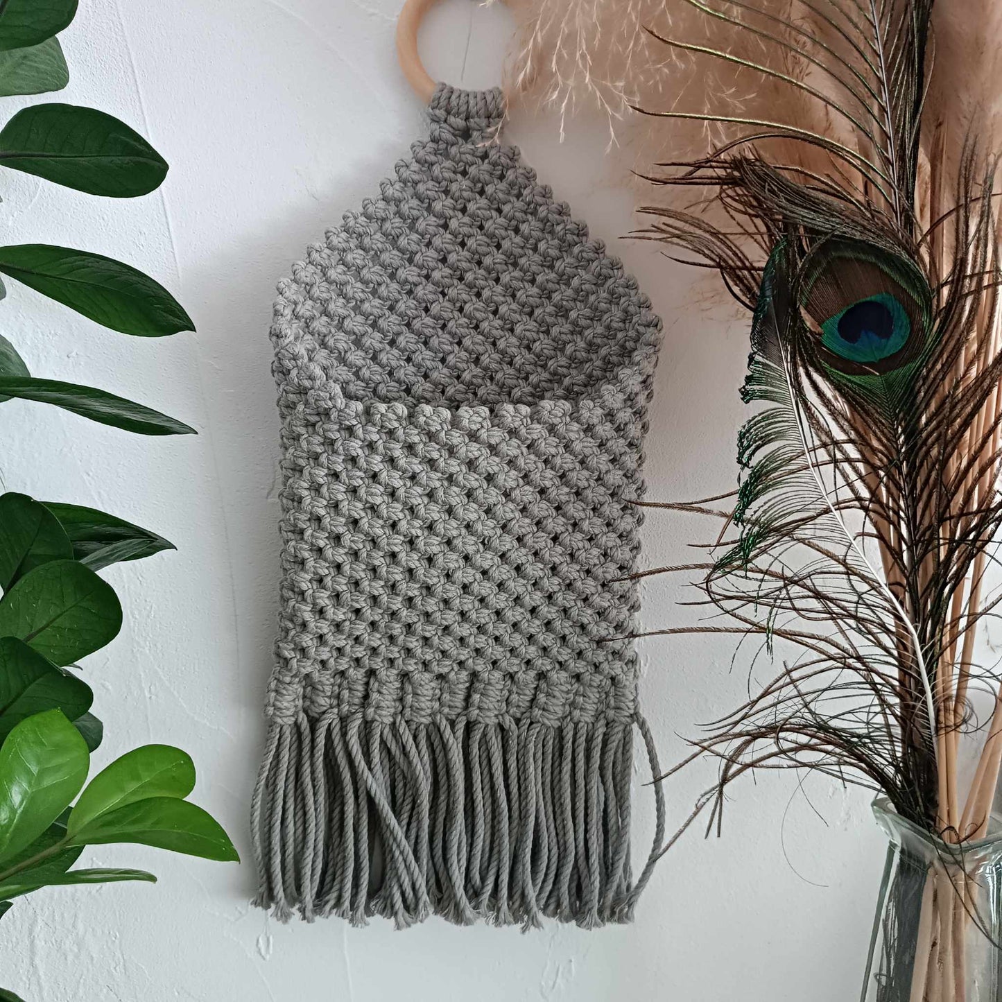 Pochette murale en macramé